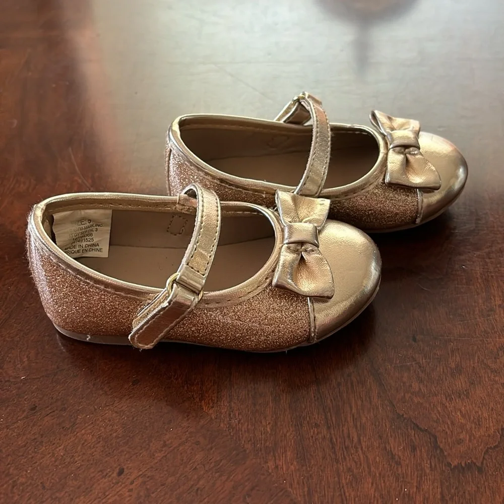 Gymboree gold glitter shoes, size 5